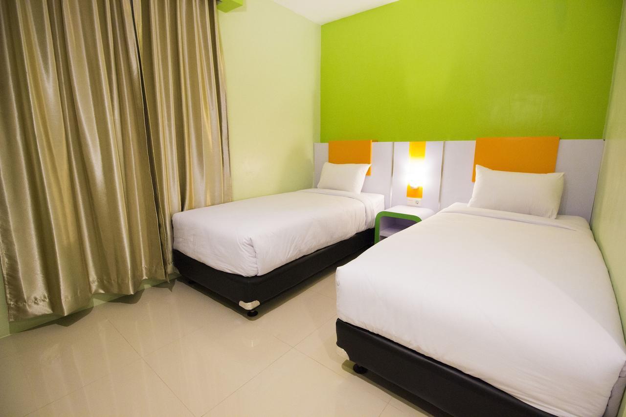 Hannah Hotel Syariah Painan Exterior photo