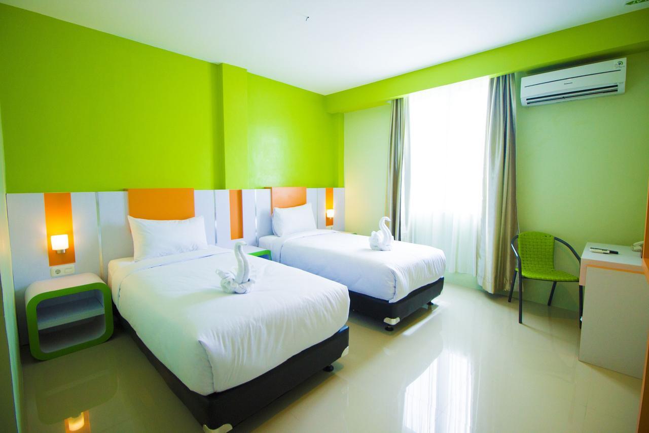 Hannah Hotel Syariah Painan Exterior photo