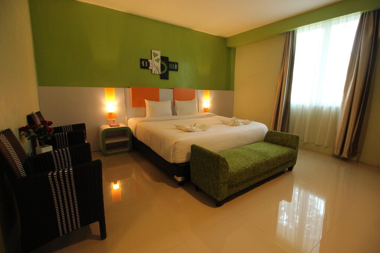 Hannah Hotel Syariah Painan Exterior photo
